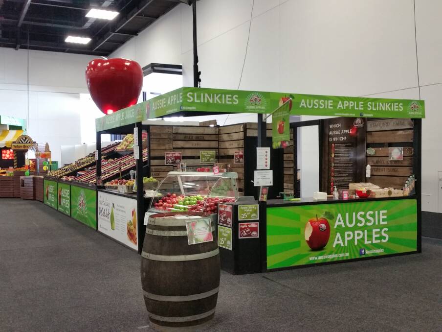 TWIRL READY: The Apple and Pear Growers Association of SA ready to serve up plenty of apple slinkies for hungry show-goers. 