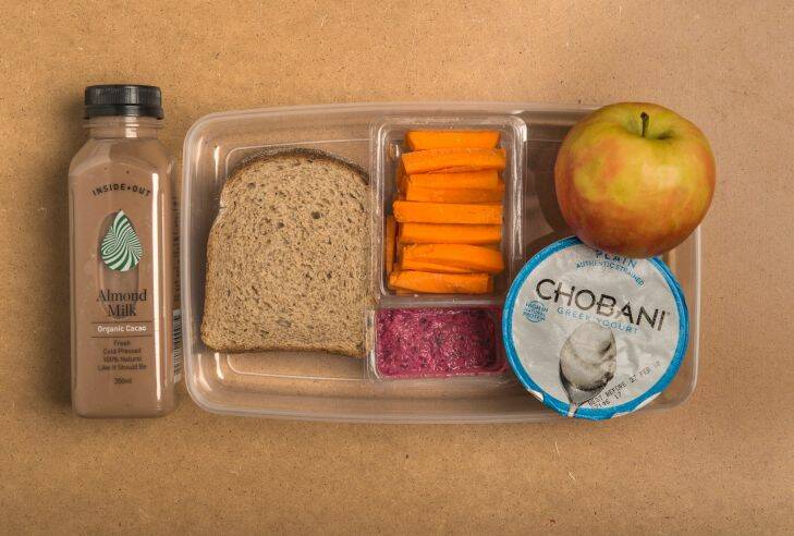 An example of a healthy lunch box.