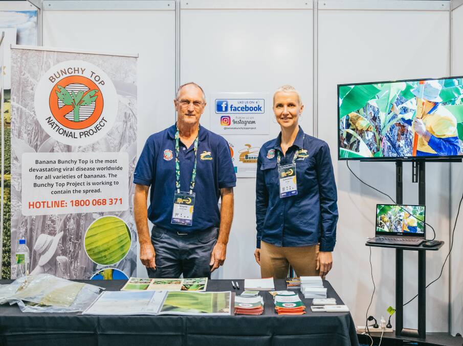 READY: Banana bunchy top virus inspectors Wayne Shoobridge and Sam Stringer at a Banana Congress, giving out advice on symptoms and what to look for. Picture supplied.