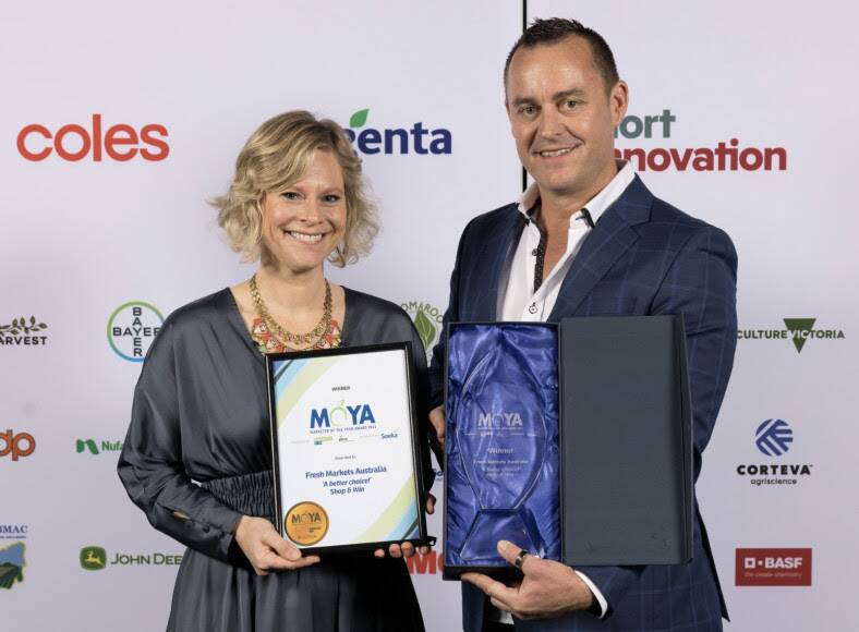 CONGRATULATED: Seeka's Verena Cunningham presents the 2021 Marketer of the Year Award to Fresh Market Australia's deputy chairman Hamish Montague. 