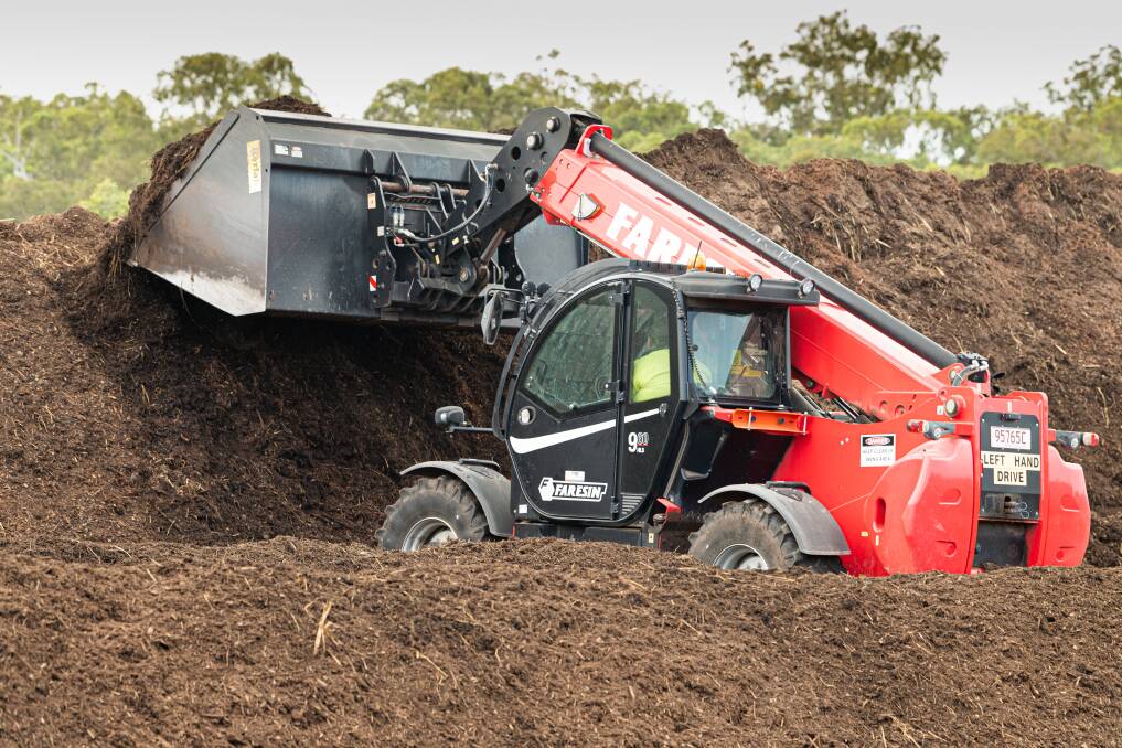 MIX: Compost, woodchip and woodchip manure blends to improve soil health. 
